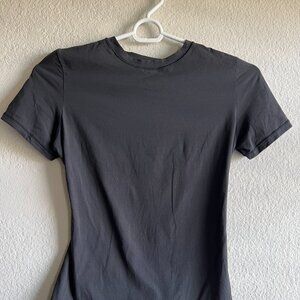 SKIMS Fits Everybody Short Sleeve Black T-Shirt, Small